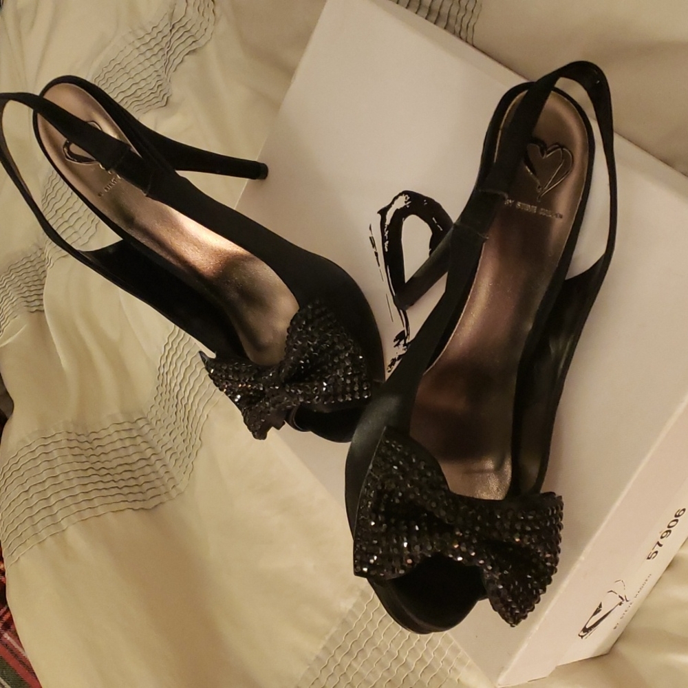 Steve Madden Minnii Satin Slingbacks